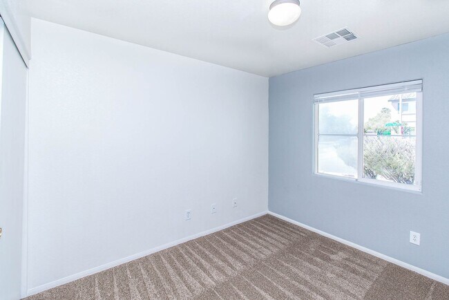 Building Photo - BEAUTIFUL SINGLE-STORY HOME LOCATED IN LAS...