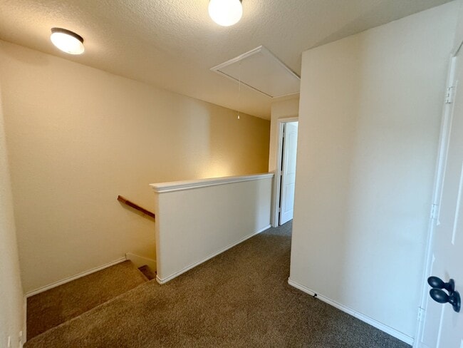 Building Photo - Move-In Special! Get $400 off your 2nd month's rent.