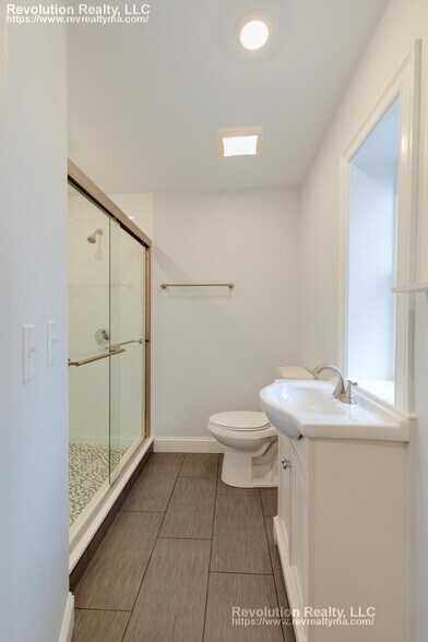 Building Photo - 15 Kenilworth St