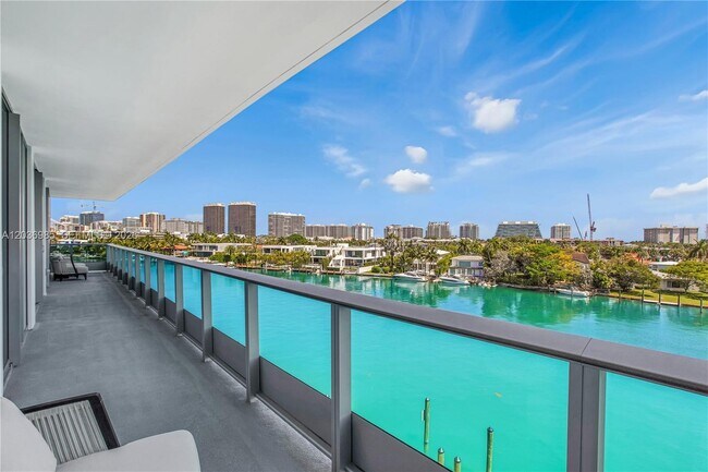 Building Photo - 9221 E Bay Harbor Dr
