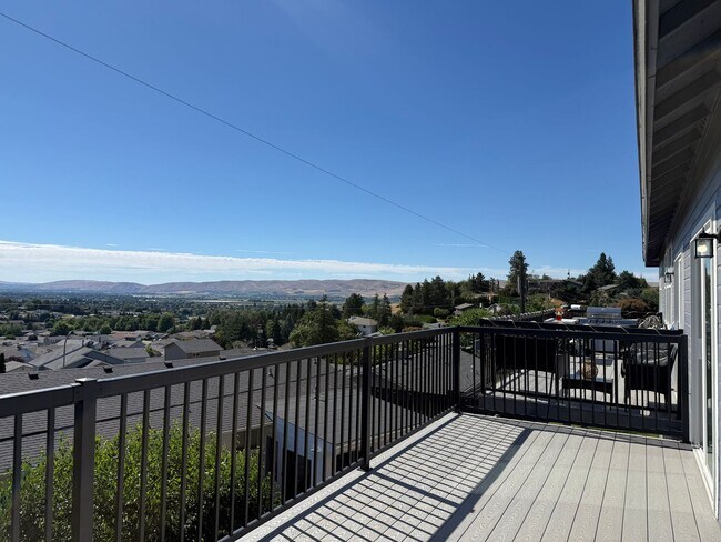 Building Photo - 505 N 80th Ave