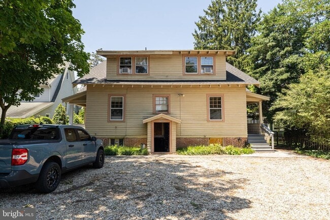 Building Photo - 733 Camden Ave