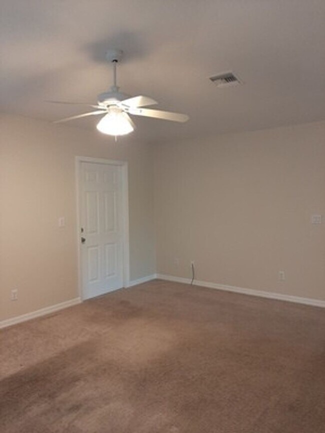 Building Photo - Cute and Quiet Country Living