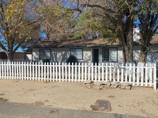 Building Photo - Lake Los Angeles 3 bedroom