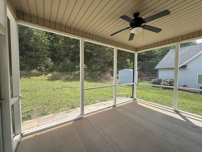 Building Photo - For Rent Clemmons!!