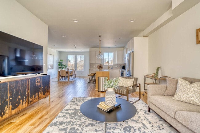 Building Photo - 516 NE 56th Ave