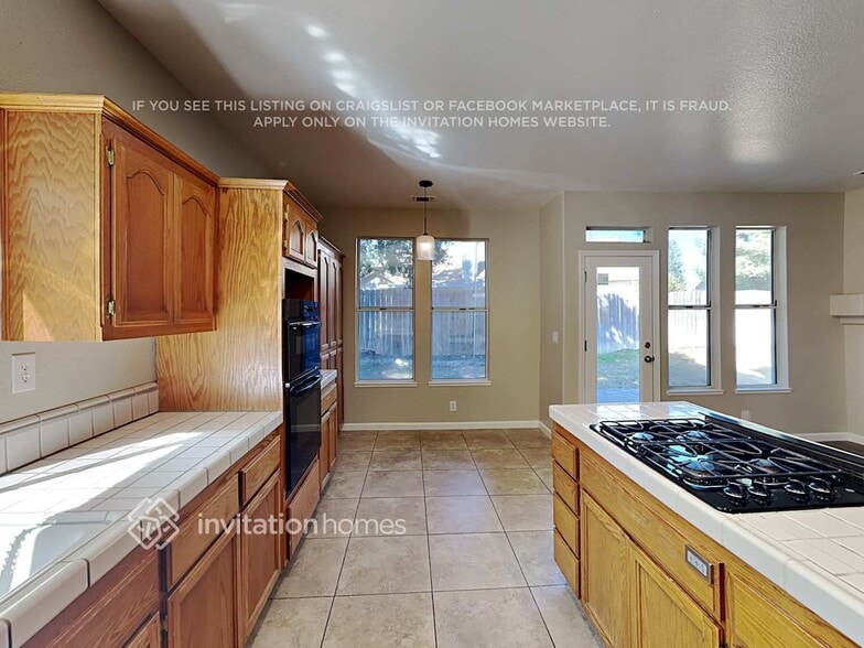 Building Photo - 869 Lariat Loop