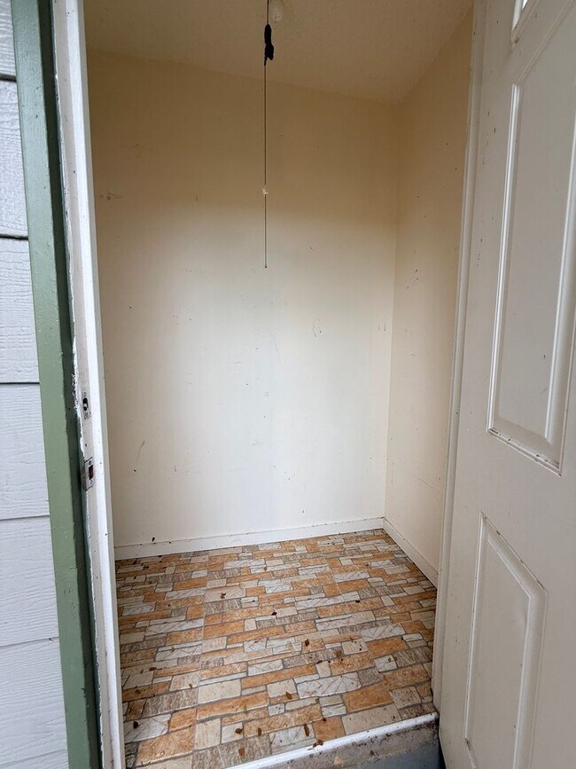 Building Photo - Remodeled 4/2/2 in Cool & Breezy Upper Makakilo Near Schools