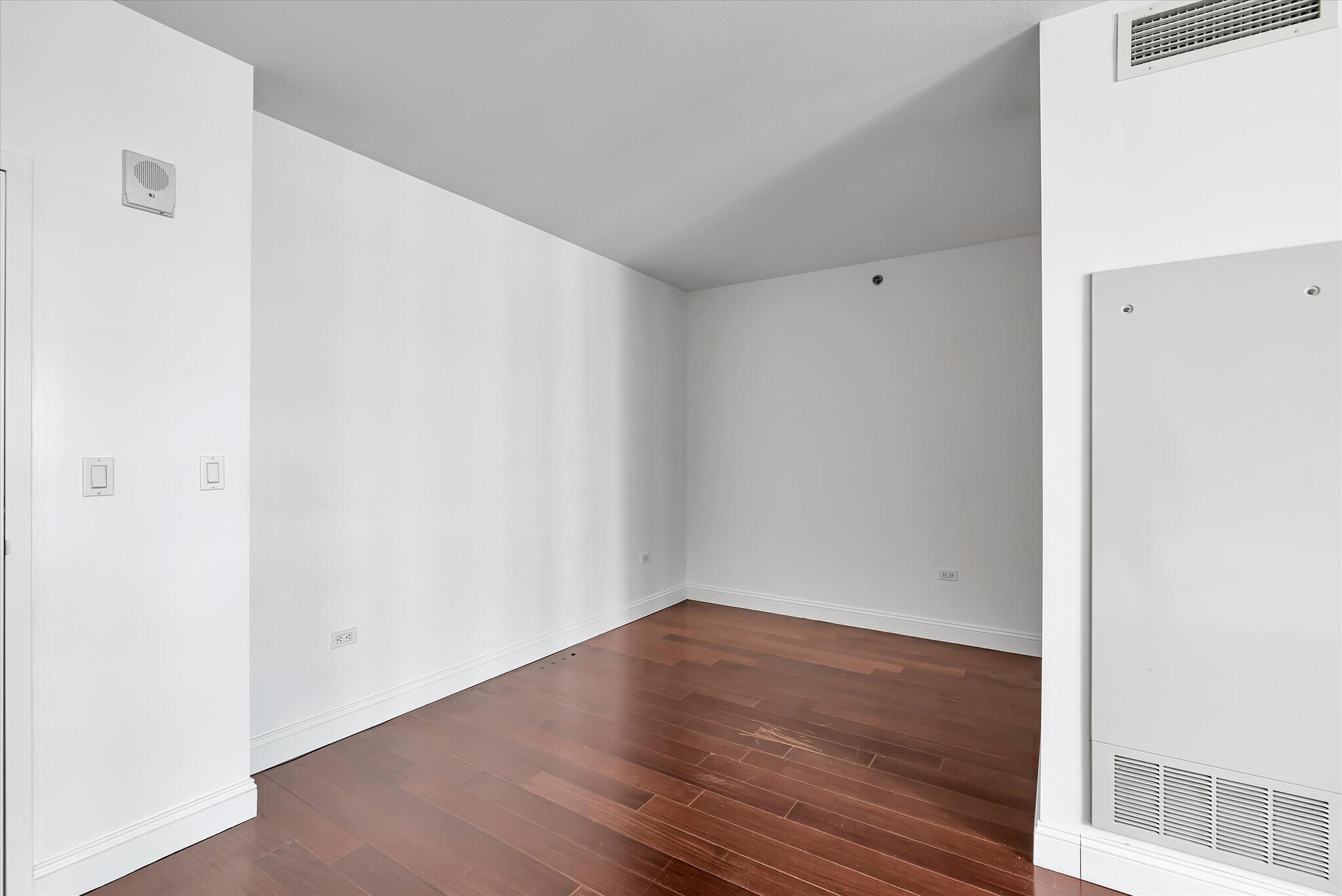 Building Photo - 425 W Beech St
