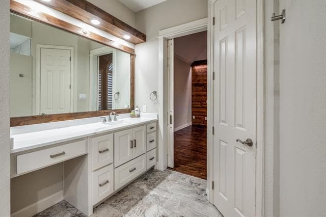 Building Photo - 8779 Oak Stream