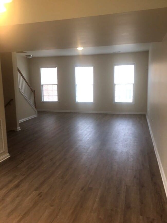 Building Photo - Spacious 3 bedroom townhouse in Dove Creek Subdivision!        20260504