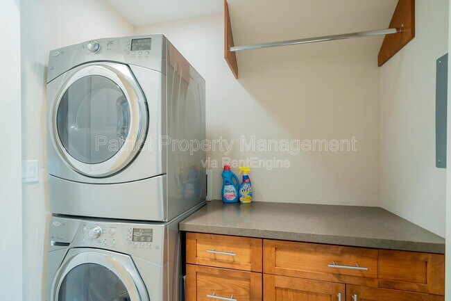 Building Photo - 10640 E Vogel Ave