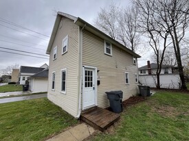 Building Photo - 830 E 7th St