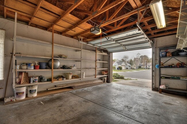 Building Photo - South Natomas One Story with 1 car garage 2 Bed 2 Bath