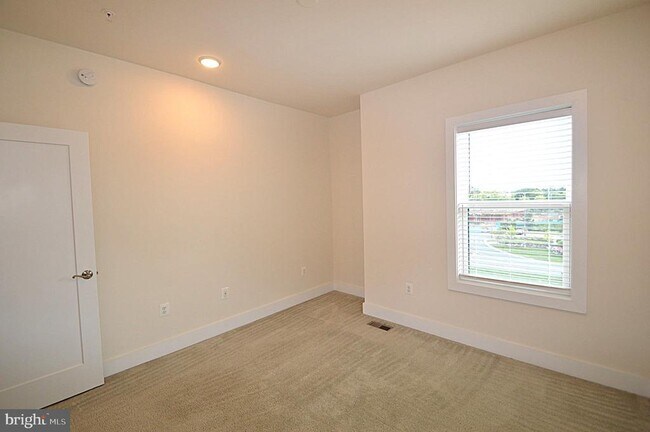 Building Photo - 44878 Tiverton Sq