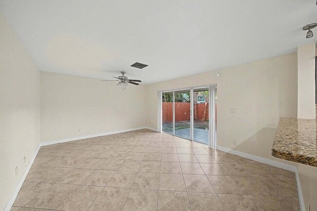 Building Photo - 5789 Woodland Point Dr