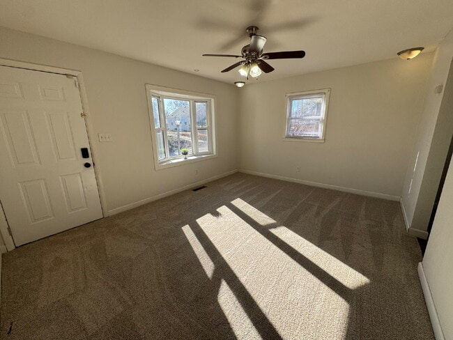 Building Photo - Hilltop 3 Bedroom 1 Bath with Garage Charm You’ll Fall in Love With!