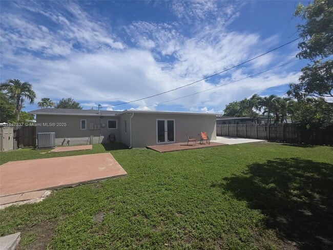 Building Photo - 9971 Dominican Dr