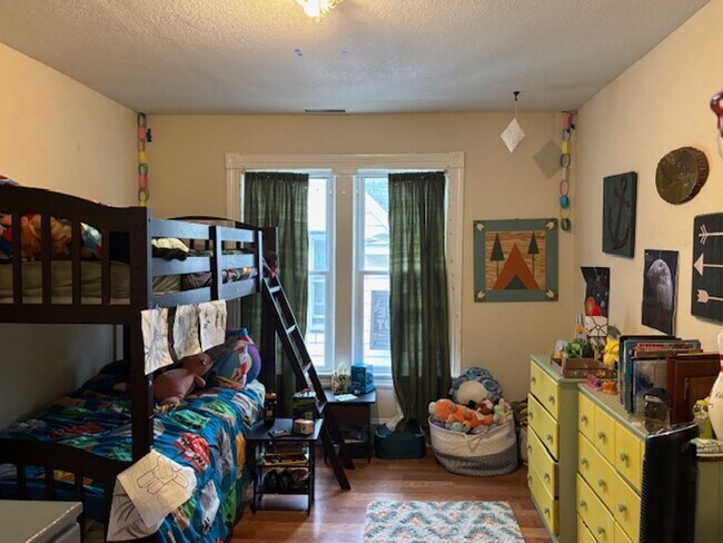 Building Photo - 2739 Buchanan St NE