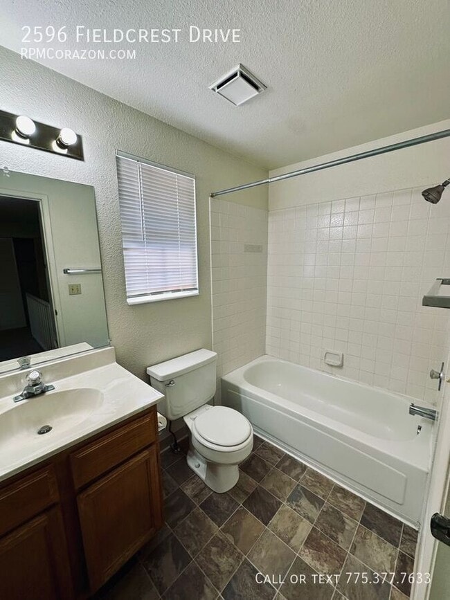 Building Photo - 2596 Fieldcrest Dr