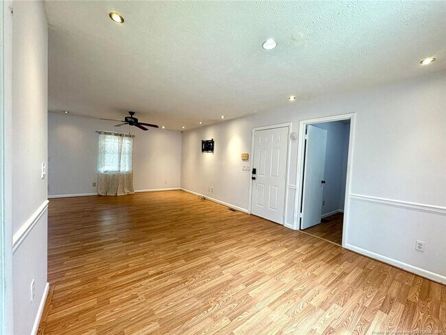 Building Photo - 5219 Mawood Ave