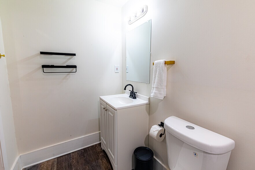 Building Photo - 2325 5th Ave