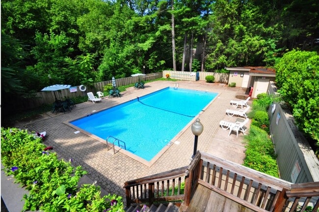 Building Photo - 54 Library Ln