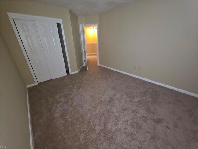 Building Photo - 1460 Berkshire Dr