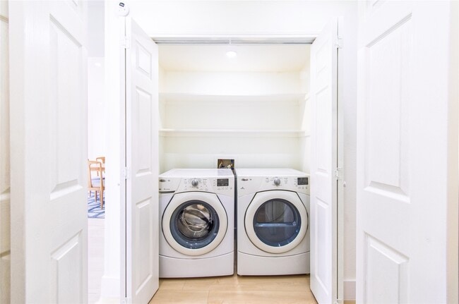 Building Photo - 5805 Valley Forge Dr