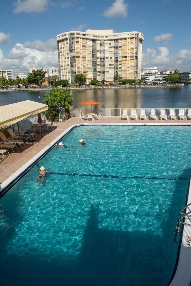 Building Photo - 1833 S Ocean Dr