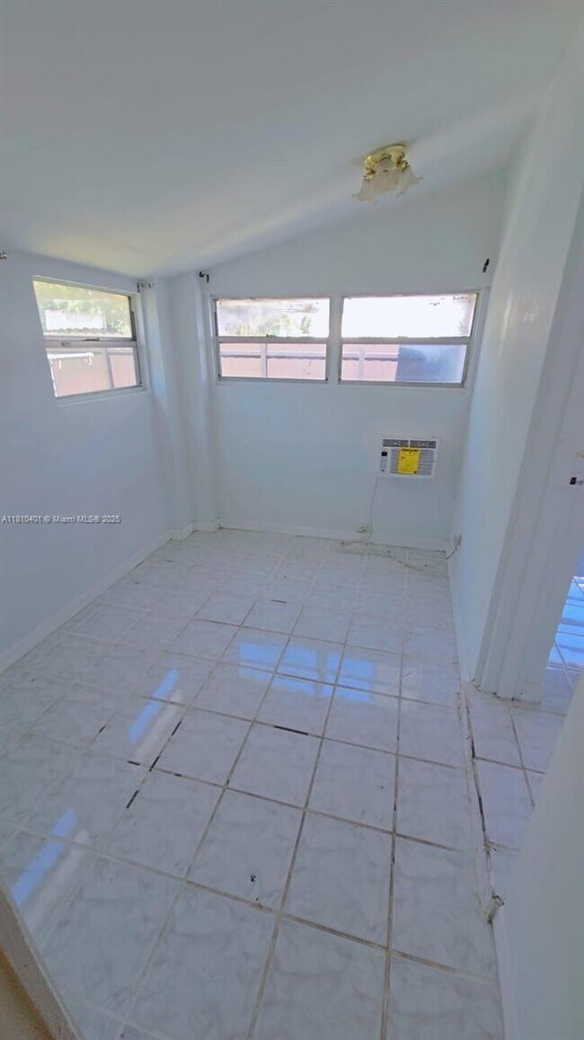 Building Photo - 2 bedroom in Miami FL 33161