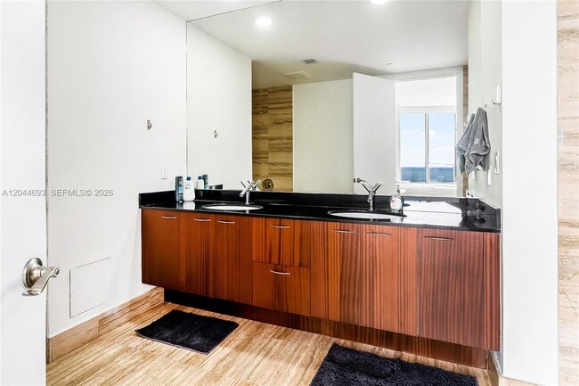 Building Photo - 16001 Collins Ave