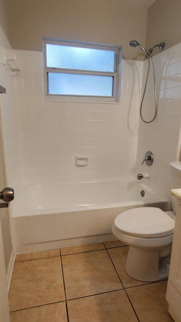 Building Photo - 9220 Larette Dr