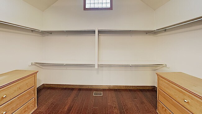Building Photo - 4 Bedroom 3 Bathroom 3 Car Garage with Sto...
