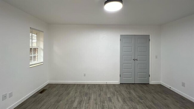 Building Photo - 12510 Maple Ridge Rd