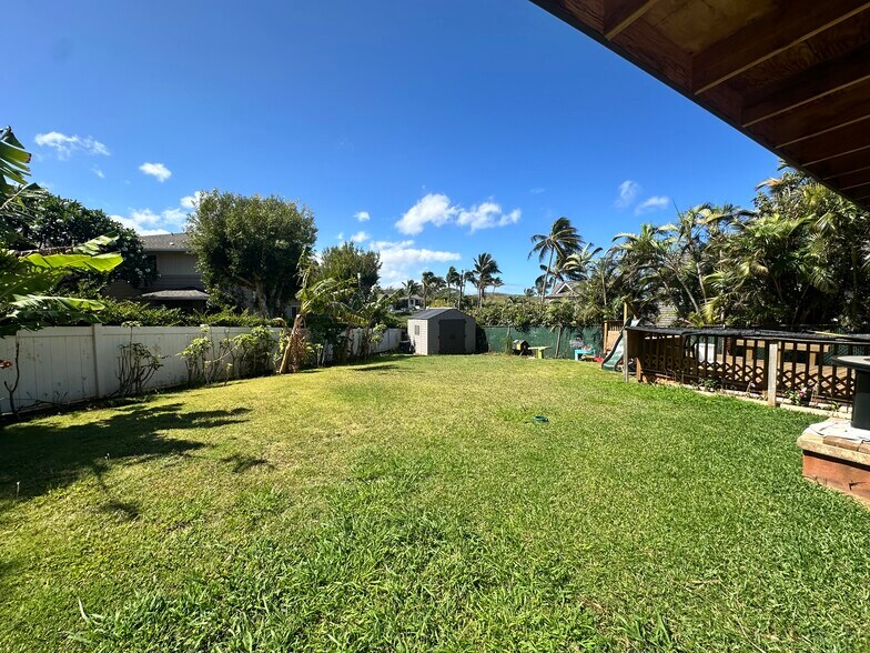 Huge yard - 4996 Lower Honoapiilani Rd