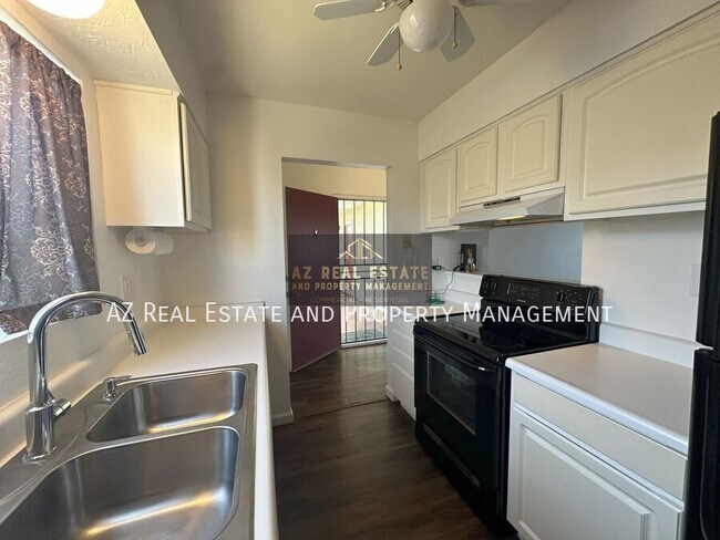 Building Photo - 4620 N 68th St