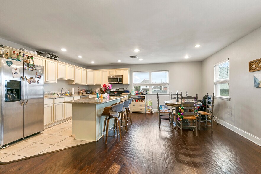 Building Photo - 6540 Fleur de Lis Dr