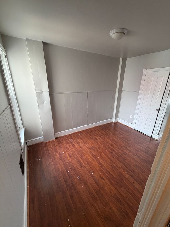 Building Photo - 4-bedroom home in the heat of Reading!