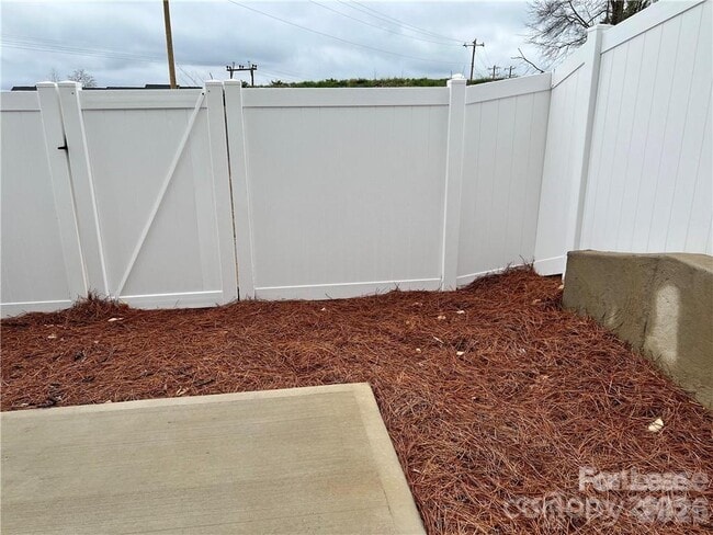 Building Photo - 1017 Beatty Wds Dr