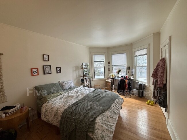 Building Photo - 384 St Paul St