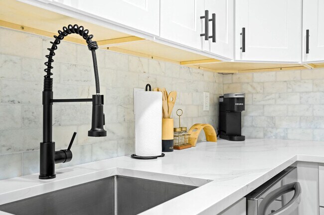 Building Photo - 4603 N Ocean Blvd