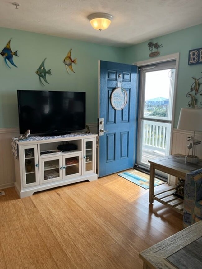 Building Photo - SEASONAL RENTAL 2 Bedroom Condo in Surf Ci...