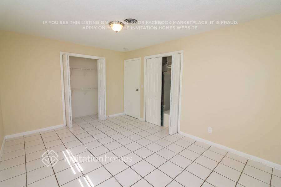 Building Photo - 9413 SW 53rd St