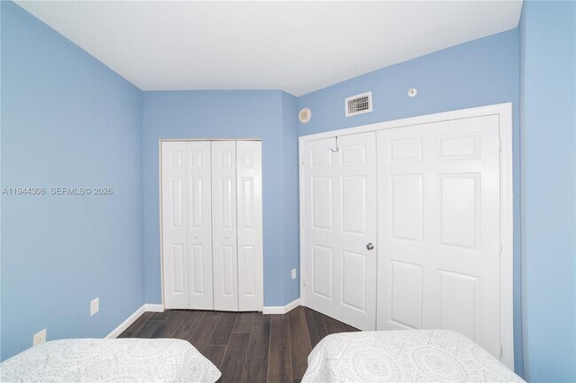 Building Photo - 17150 N Bay Rd