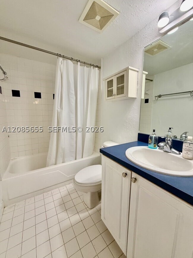 Building Photo - 8650 SW 67th Ave