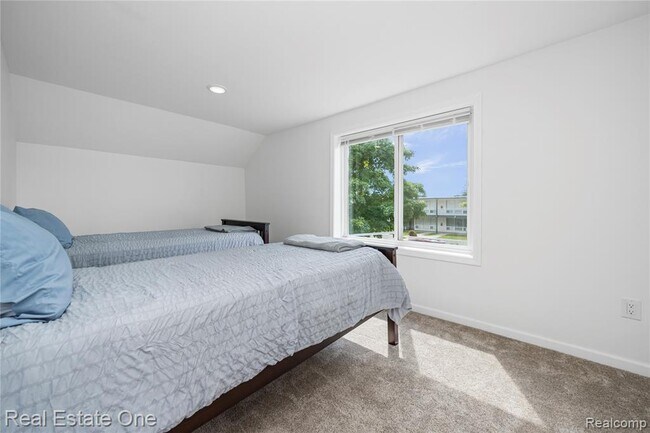 Building Photo - 3420 Fairmont Rd