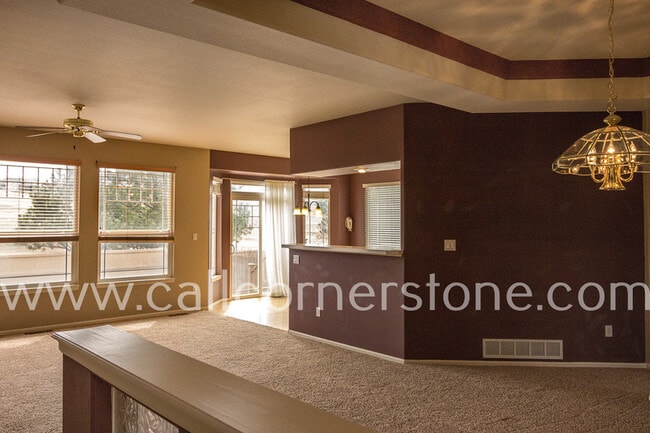 Building Photo - 3305 Hollycrest Dr