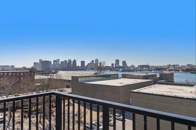 Building Photo - 301 Border St