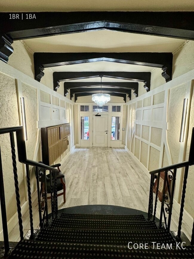 Building Photo - 710 W 48th St